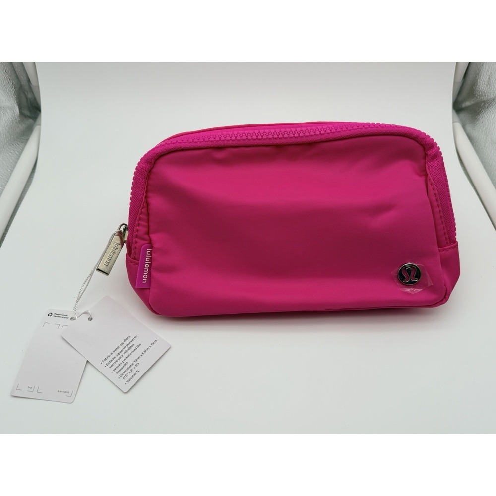 NWT Lululemon Everywhere Crossbody Belt Bag 1L - Hot Pink